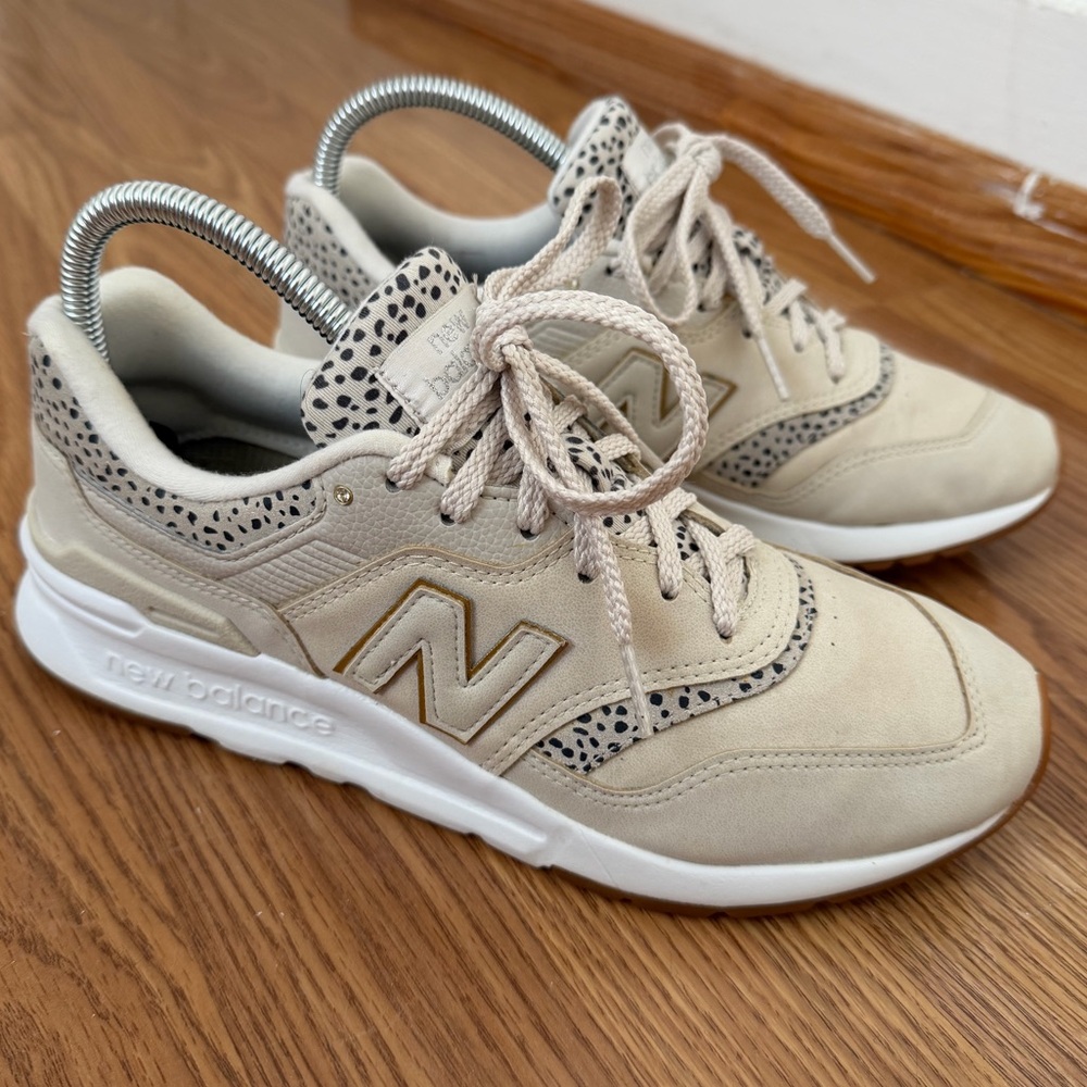 New Balance Women's Beige Cream Sneakers with Speckle Accents